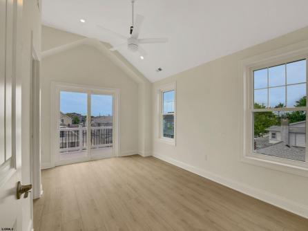 135B Crocus, west side \