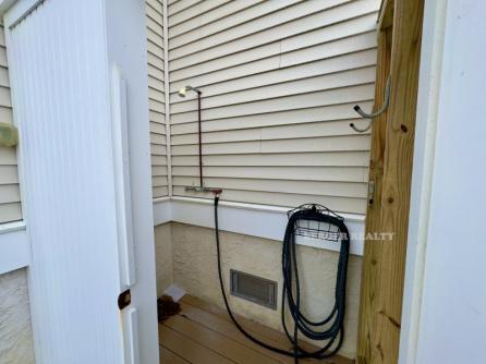 225 W Inlet Rd