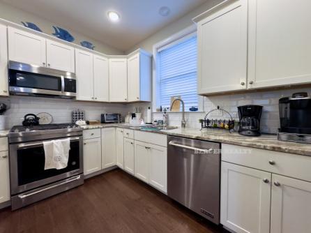 225 W Inlet Rd