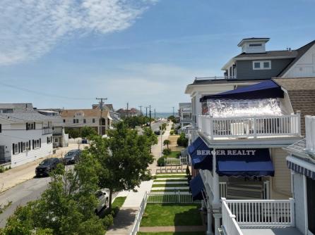 File:Ocean City NJ beach looking north at 12th Street.jpeg - Wikipedia