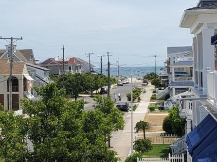 File:Ocean City NJ beach looking north at 12th Street.jpeg - Wikipedia