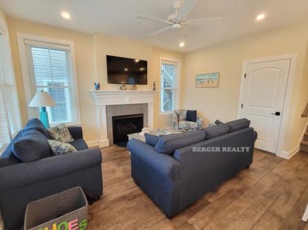 1437 West Ave