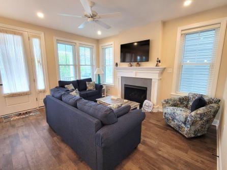 1437 West Ave