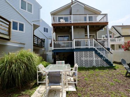 1140 Bay Ave