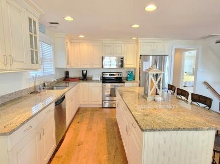 916 St. James Place