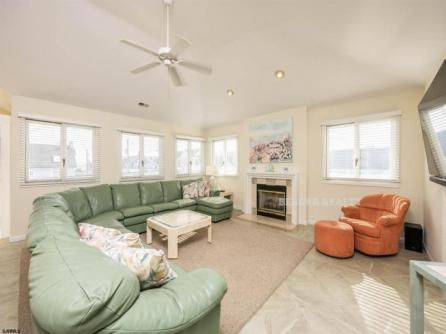 2146 Central Ave