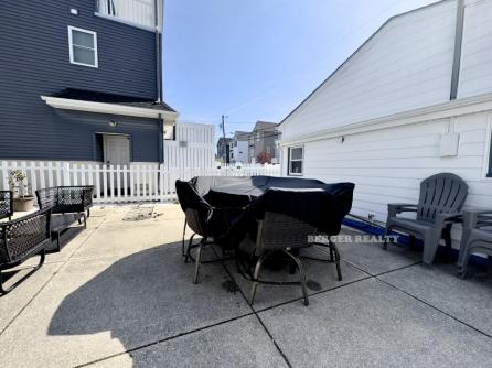 1229 Simpson Ave
