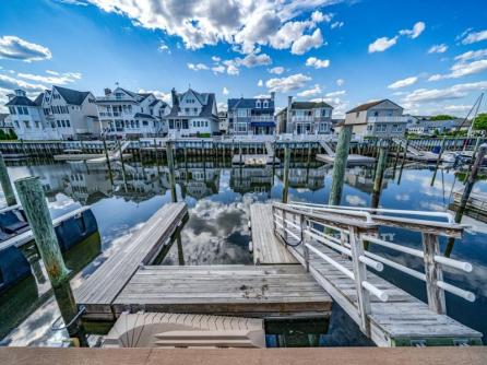 2100 Bay Ave