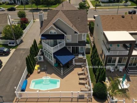 2100 Bay Ave