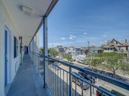 928 Wesley Ave