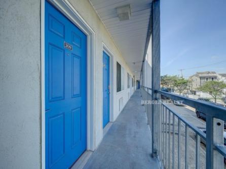 928 Wesley Ave