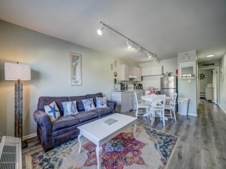 928 Wesley Ave