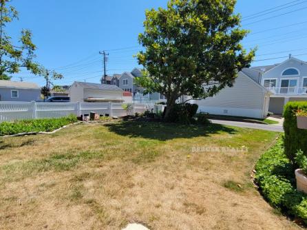 5325 Simpson Ave