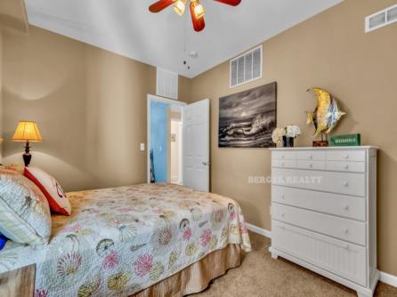 810 E 7th St.