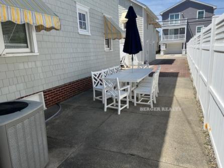 1930 Wesley Ave