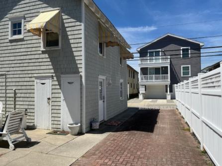 1930 Wesley Ave