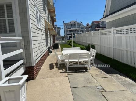 1930 Wesley Ave