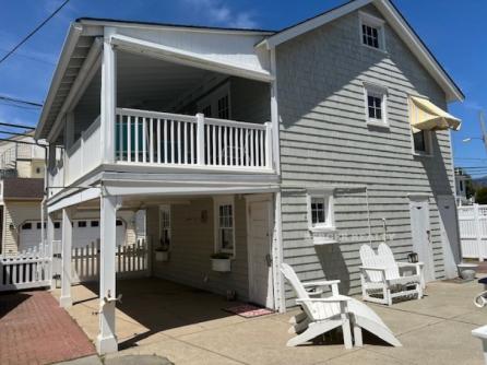 1930 Wesley Ave