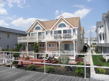 2225 Wesley Ave.