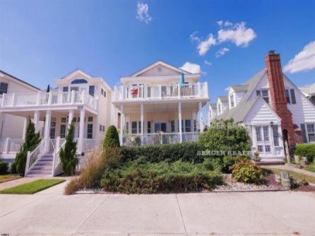2126 Wesley Ave.