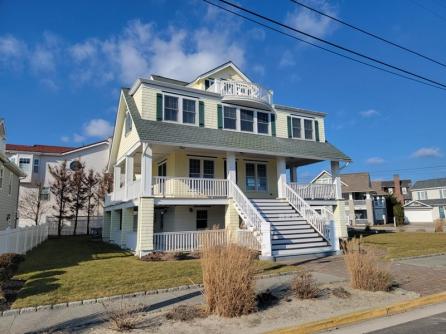 4 Beach Road