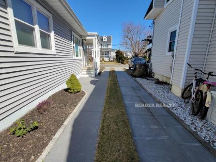 416 W Surf Rd