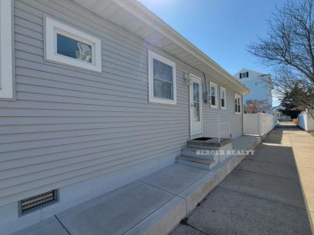 416 W Surf Rd