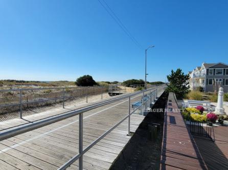 1742 Boardwalk