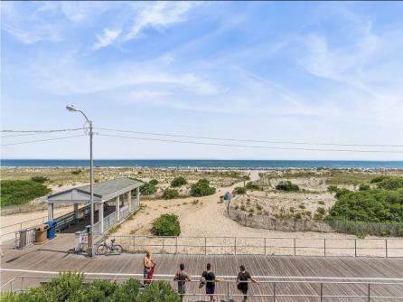1702 Boardwalk