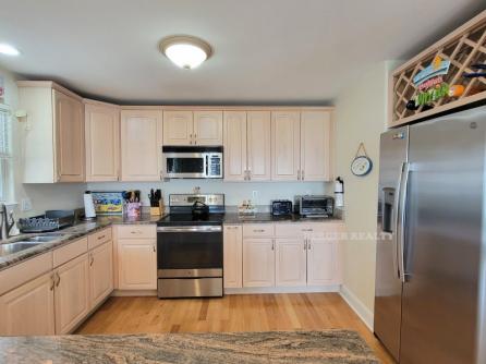 836B E. 6th St
