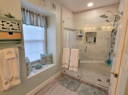 836B E. 6th St