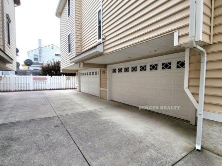 836B E. 6th St