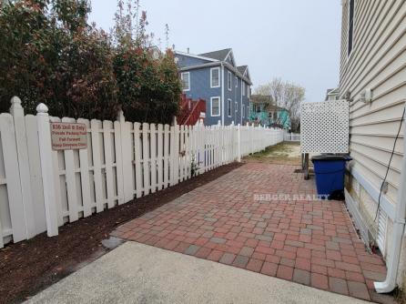 836B E. 6th St