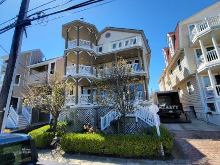 863 Pelham Place