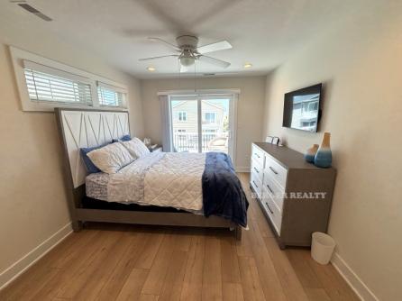 5209 Asbury Ave
