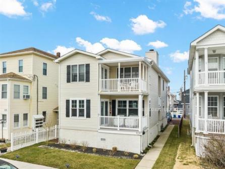 930 Bay Ave