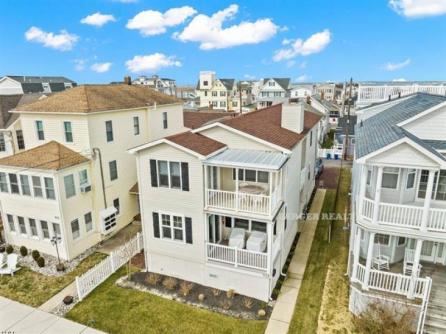 930 Bay Ave