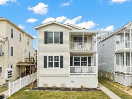 930 Bay Ave
