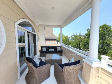 830 St Charles Place