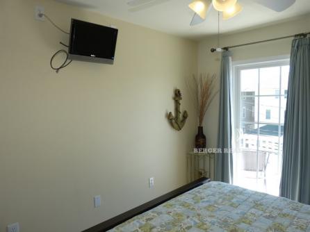 1039 Asbury Ave