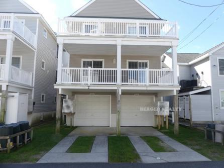 805 St. Charles Place