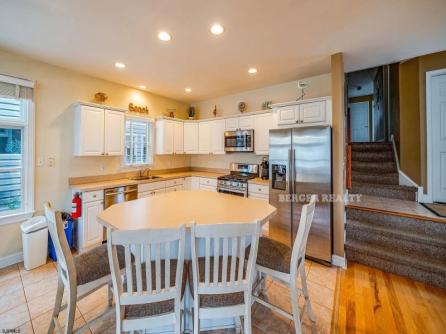 816 St Charles Place