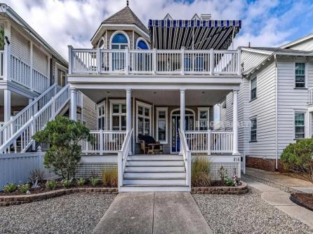 809 St. Charles Place