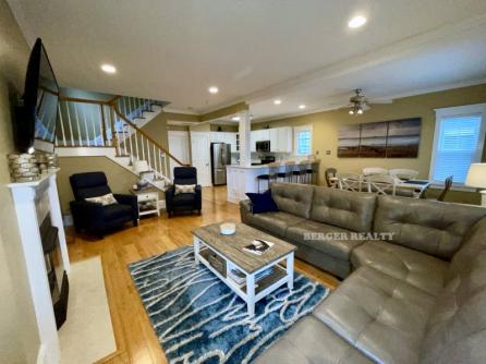 851 St James Place