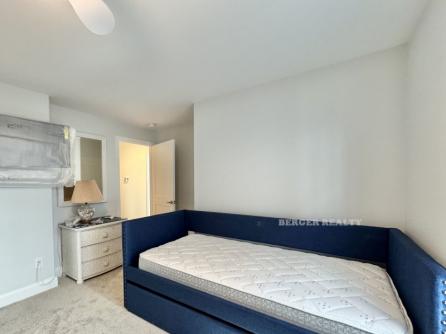 856 St Charles Place