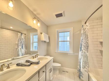 856 St Charles Place