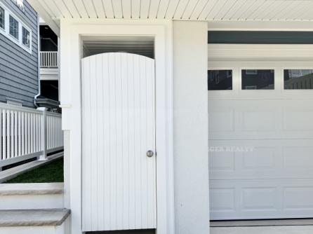 856 St Charles Place