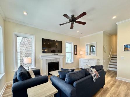 856 St Charles Place