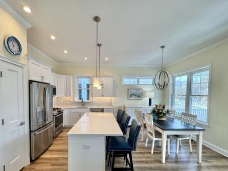 856 St Charles Place