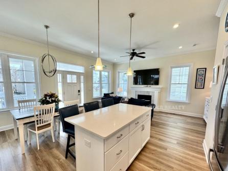 856 St Charles Place